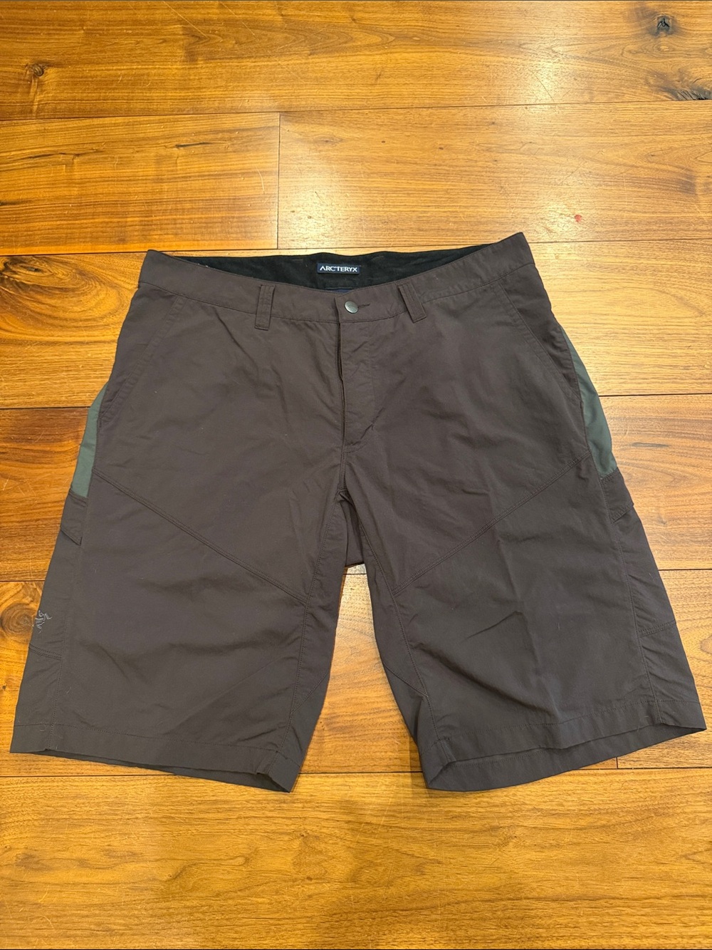 Arc'teryx Men's Black Hybrid Outdoor/Cargo/Hiking Shorts with grey Accents